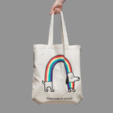 Hand hält Stofftasche mit Dackel Illustration für den guten Zweck