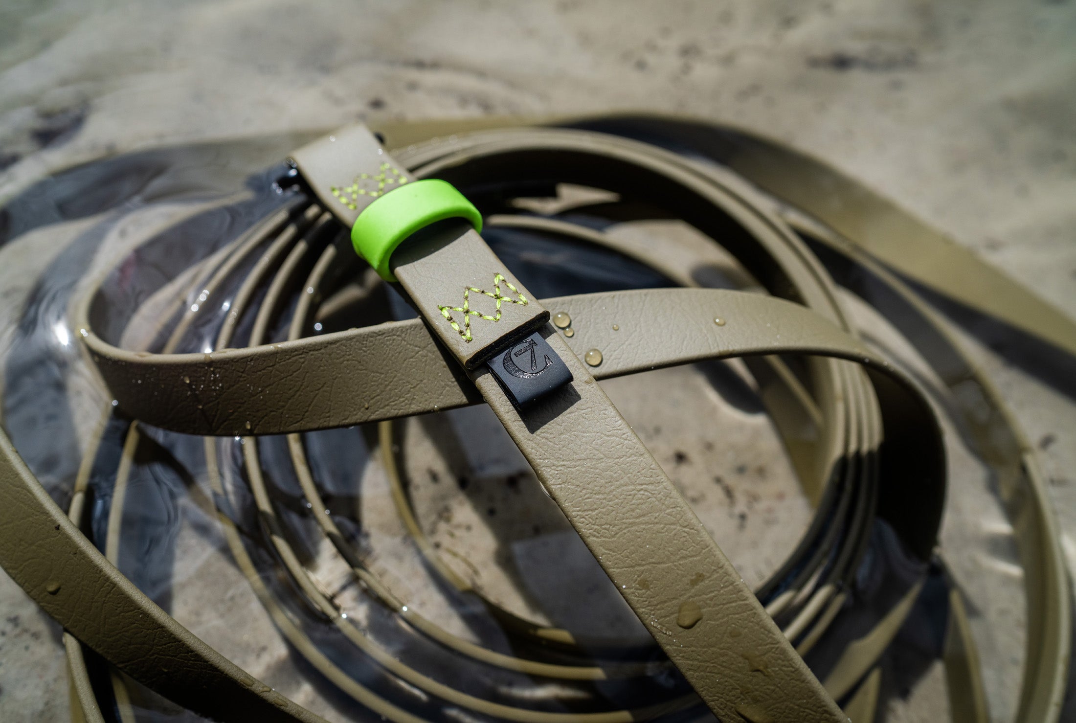 detail shot of our Ipanema long lead in colour olive with neon green stitching