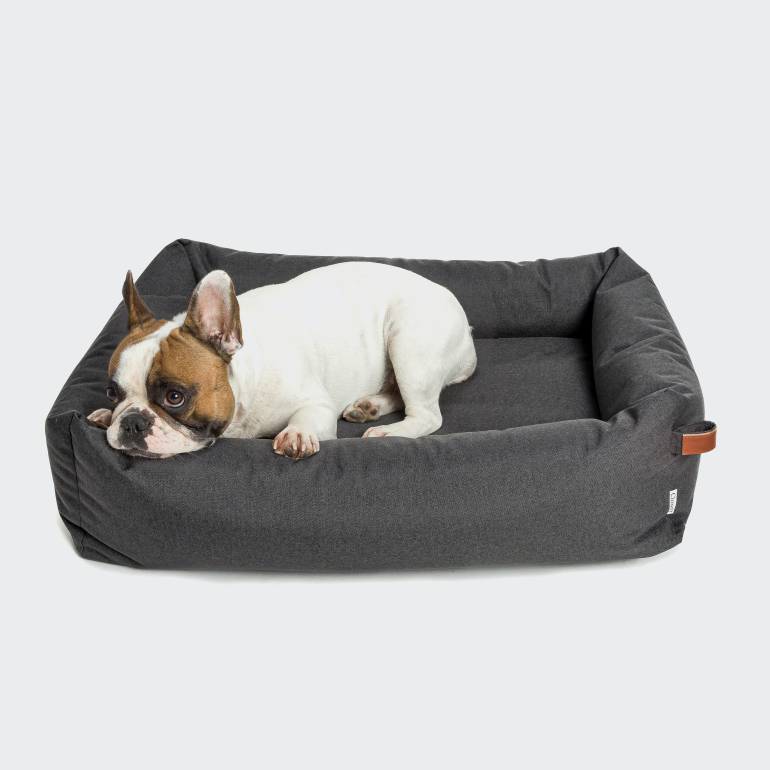 3 dark grey and water repellent dog beds for outdoors